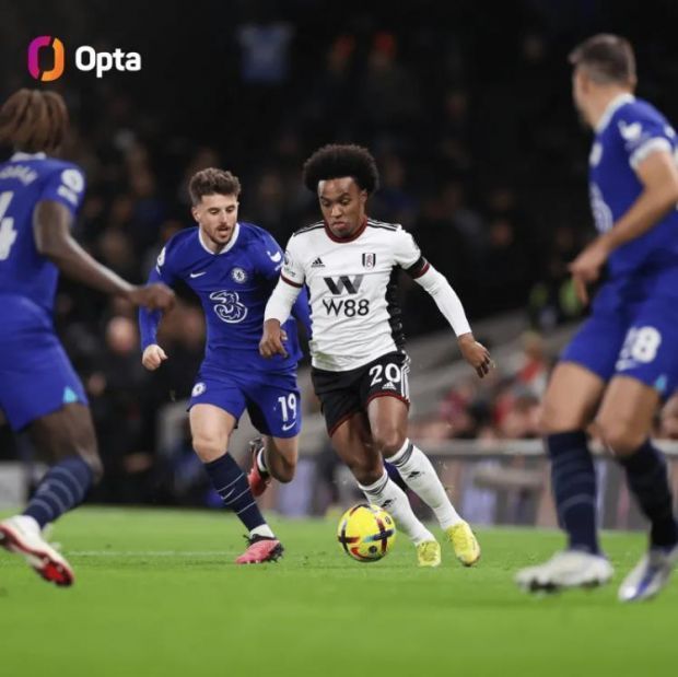 前锋连续助攻带动全队节奏