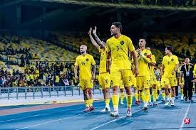 接任人选： 目前由名宿费查 担任临时主帅，带队出战本週对阵般尼的联赛。名宿内维尔强烈建议球队不要再做「战术实验」，应寻找具备曼联 DNA 的教练，卡里克 也被点名是潜在人选。