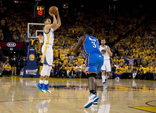 而詹姆斯在 而詹姆斯在